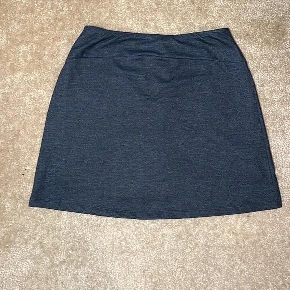 Adorable stretch denim skort with faux laces, size small, New without tags - Picture 2 of 7
